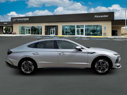 New 2026 Hyundai Sonata SEL FWD image 9