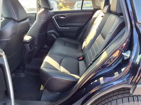 Used 2020 Toyota RAV4 XLE Premium image 21