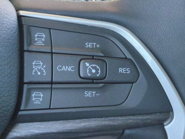 Used 2023 Jeep Grand Cherokee L Limited w/ Black Appearance Package AWD/4WD image 26