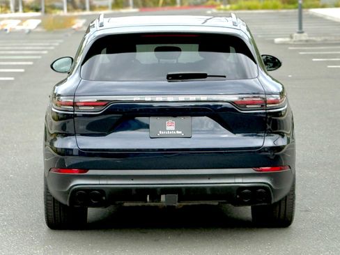 Used 2022 Porsche Cayenne Platinum Edition image 11