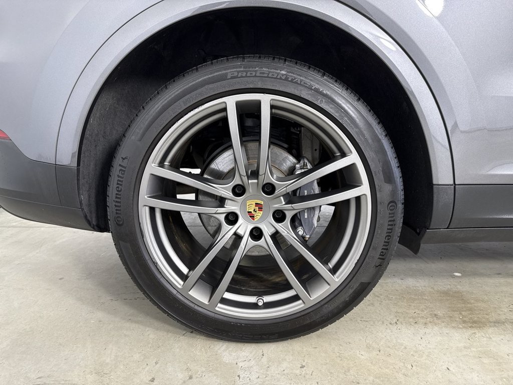 Certified 2023 Porsche Cayenne AWD/4WD image 16