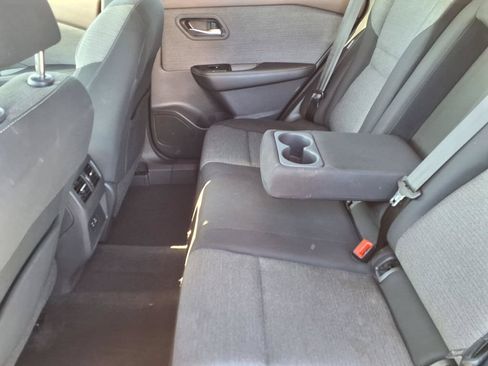Used 2021 Nissan Rogue SV FWD image 12