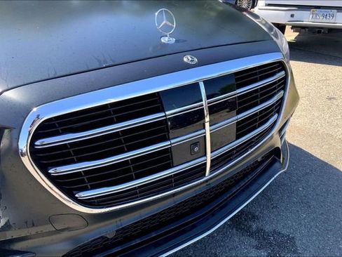 Used 2022 Mercedes-Benz S 580 4MATIC Sedan w/ AMG Line Package image 6