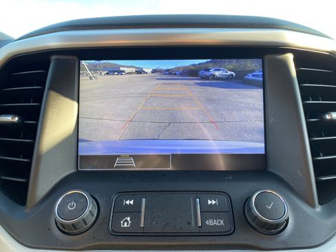 Used 2021 GMC Acadia SLE image 13