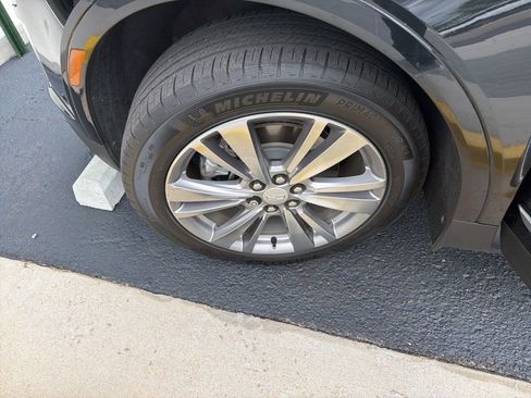 Used 2023 Cadillac XT5 Premium Luxury w/ Technology Package FWD image 3