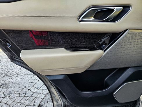 Used 2018 Land Rover Range Rover Velar R-Dynamic SE image 12