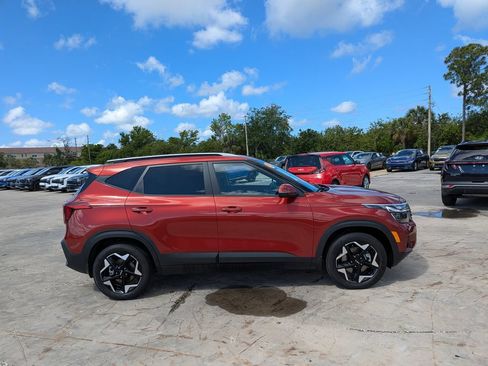 Certified 2025 Kia Seltos S AWD/4WD image 9