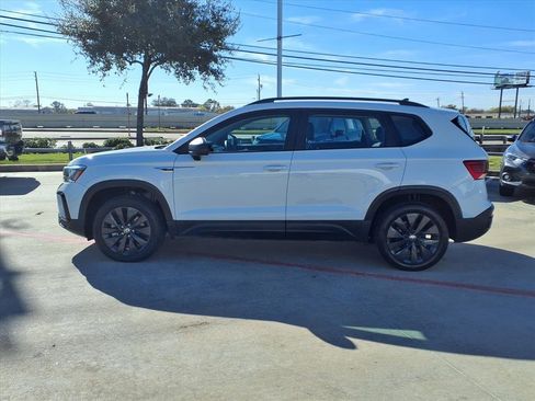 Used 2022 Volkswagen Taos S w/ IQ Drive S Package image 8