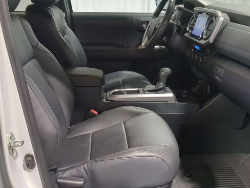 Used 2021 Toyota Tacoma Limited image 33