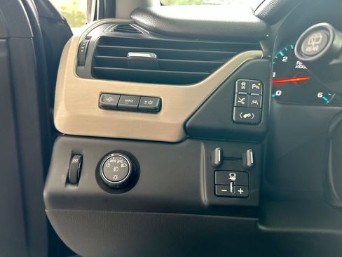 Used 2019 GMC Yukon XL Denali w/ Denali Ultimate Package RWD image 14