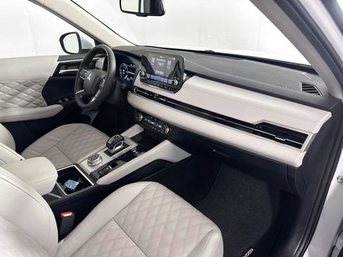 Used 2023 Mitsubishi Outlander SEL AWD/4WD image 28
