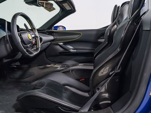 Used 2022 Ferrari SF90 Spider image 27
