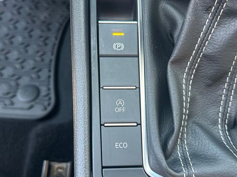 Used 2023 Volkswagen Jetta SE image 41