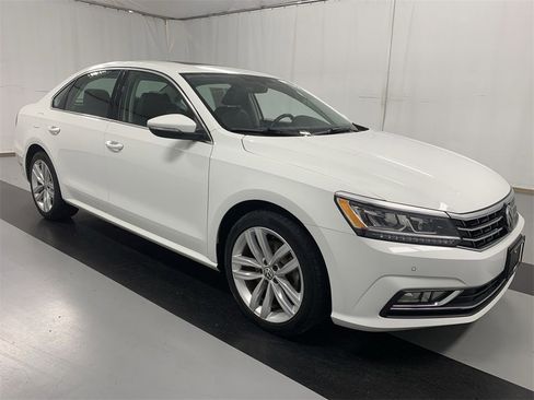Used 2018 Volkswagen Passat 2.0T SE image 6