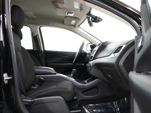 Used 2020 Dodge Journey SE FWD image 11