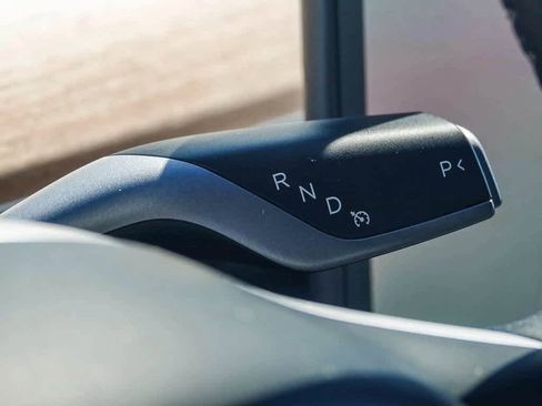 Used 2023 Tesla Model Y Long Range image 17