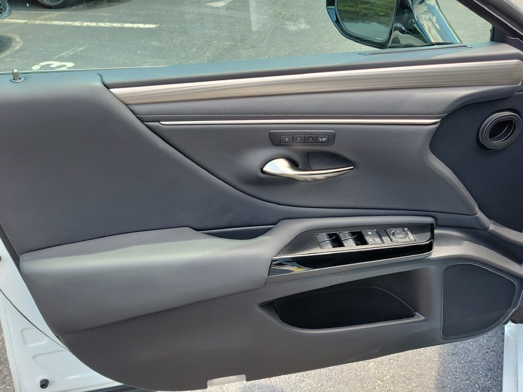 Used 2023 Lexus ES 350 F Sport w/ Accessory Package (Z2) FWD image 18