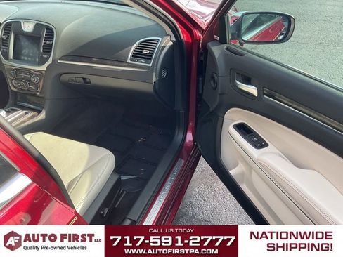 Used 2018 Chrysler 300 Limited RWD image 14