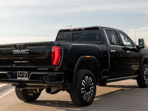 Used 2024 GMC Sierra 3500 Denali Ultimate AWD/4WD image 4