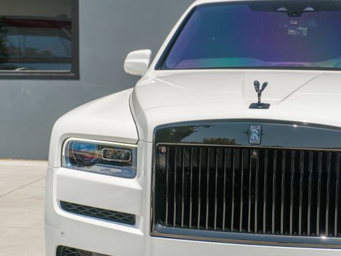 Used 2023 Rolls-Royce Cullinan Black Badge w/ Dark Exterior Package AWD/4WD image 26