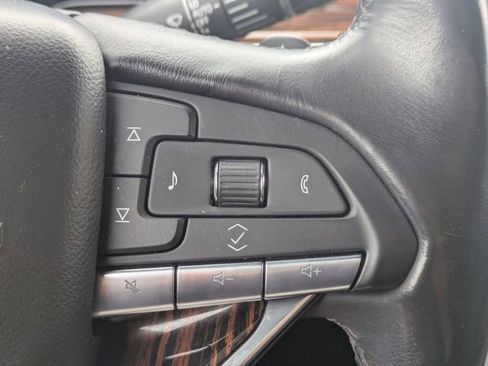 Used 2021 Cadillac Escalade Luxury image 24