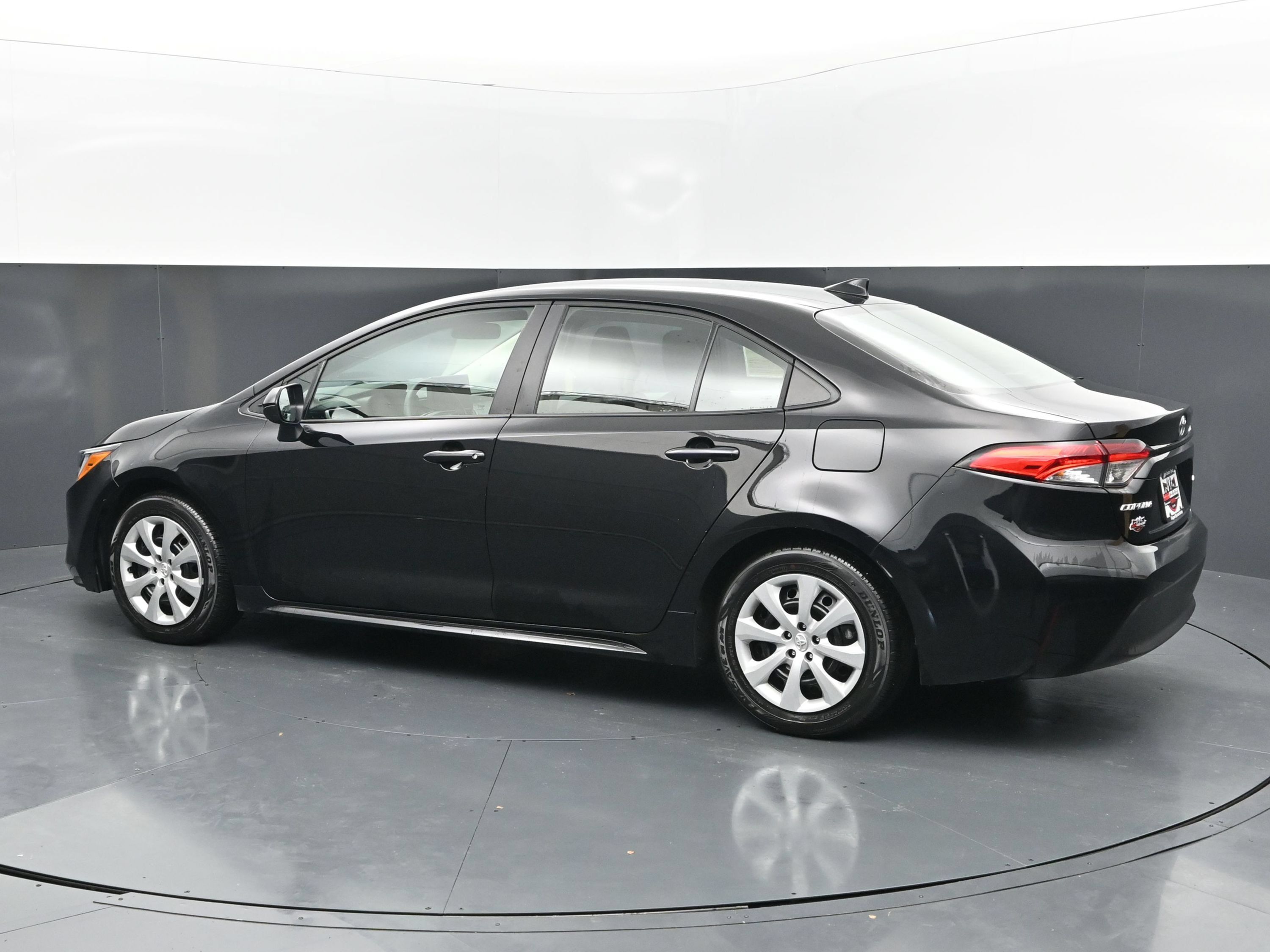Used 2026 Toyota Corolla LE FWD image 3
