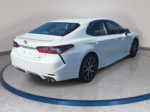 Used 2024 Toyota Camry SE FWD image 5