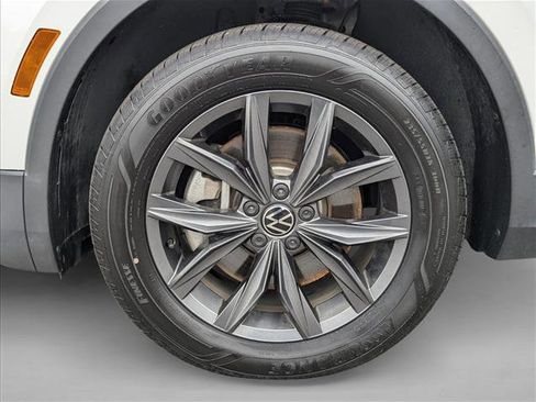 Certified 2023 Volkswagen Tiguan SE FWD image 9