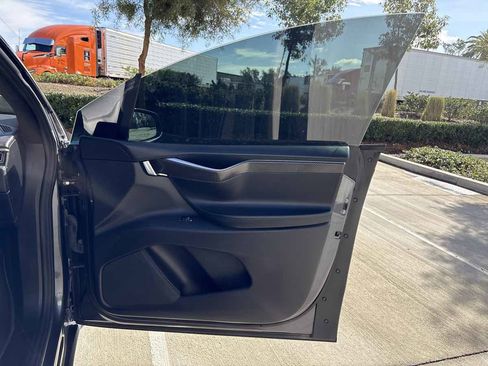 Used 2016 Tesla Model X 90D image 17