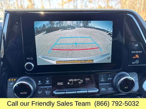 Certified 2023 Toyota Highlander XLE image 23