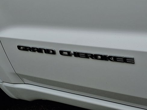 Used 2020 Jeep Grand Cherokee Overland image 31