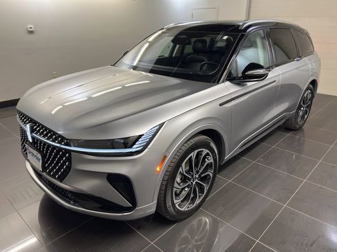 Certified 2025 Lincoln Nautilus Reserve image 3