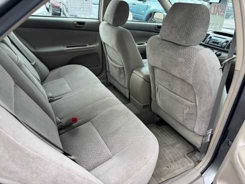 Used 2004 Toyota Camry LE image 12