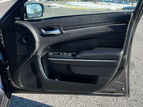 Used 2016 Chrysler 300 C image 17