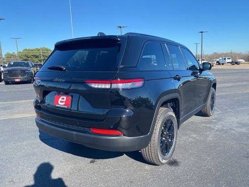 New 2025 Jeep Grand Cherokee Altitude image 7