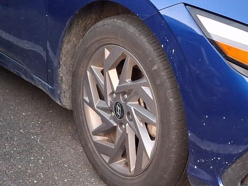 Certified 2024 Hyundai Elantra SEL FWD image 6