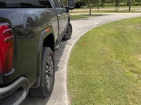 Used 2025 GMC Sierra 2500 Denali Ultimate AWD/4WD image 3