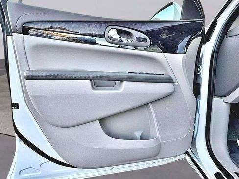 Used 2017 Buick Enclave Leather image 14