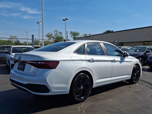 Used 2025 Volkswagen Jetta SE w/ Sunroof Package FWD image 6