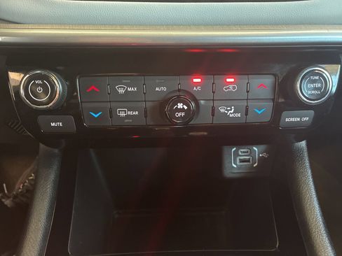 Used 2025 Jeep Compass Limited AWD/4WD image 23