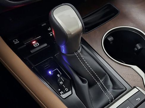 Used 2022 Lexus RX 350L FWD w/ Premium Package image 18