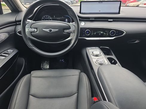 Used 2025 Genesis GV70 2.5T AWD/4WD image 18