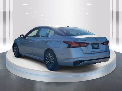 Used 2024 Nissan Altima 2.5 SV image 4