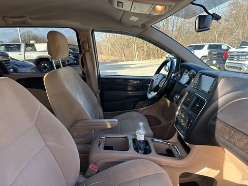 Used 2014 Dodge Grand Caravan SXT w/ UConnect Hands-Free Group image 14