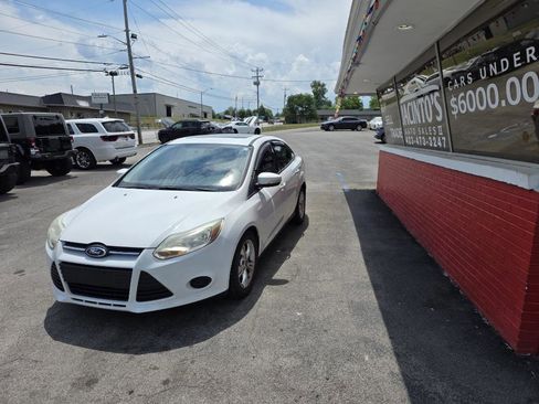 Used 2013 Ford Focus SE w/ SE Winter Pkg FWD image 6