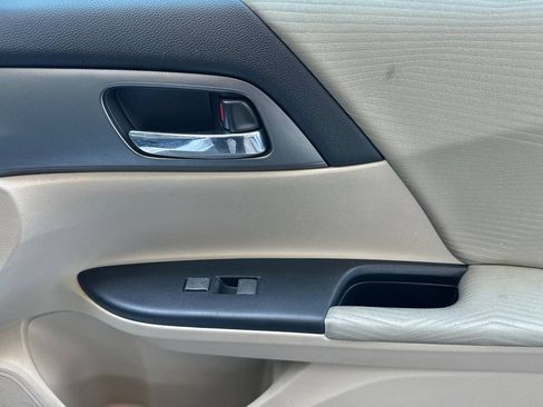 Used 2015 Honda Accord LX image 17