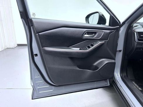 Certified 2025 Nissan Rogue SV AWD/4WD image 9