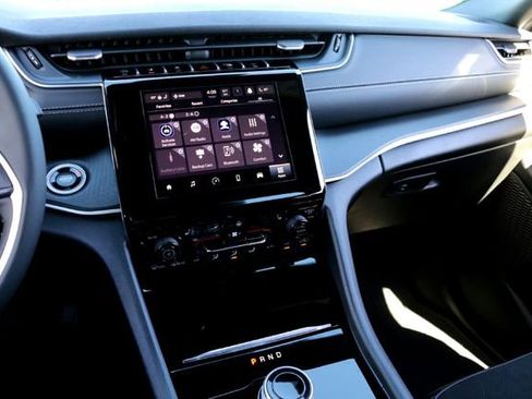 New 2025 Jeep Grand Cherokee L Laredo image 13