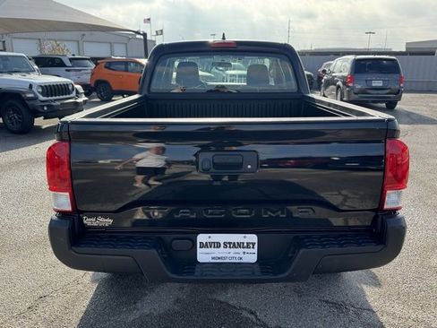 Used 2017 Toyota Tacoma SR image 5