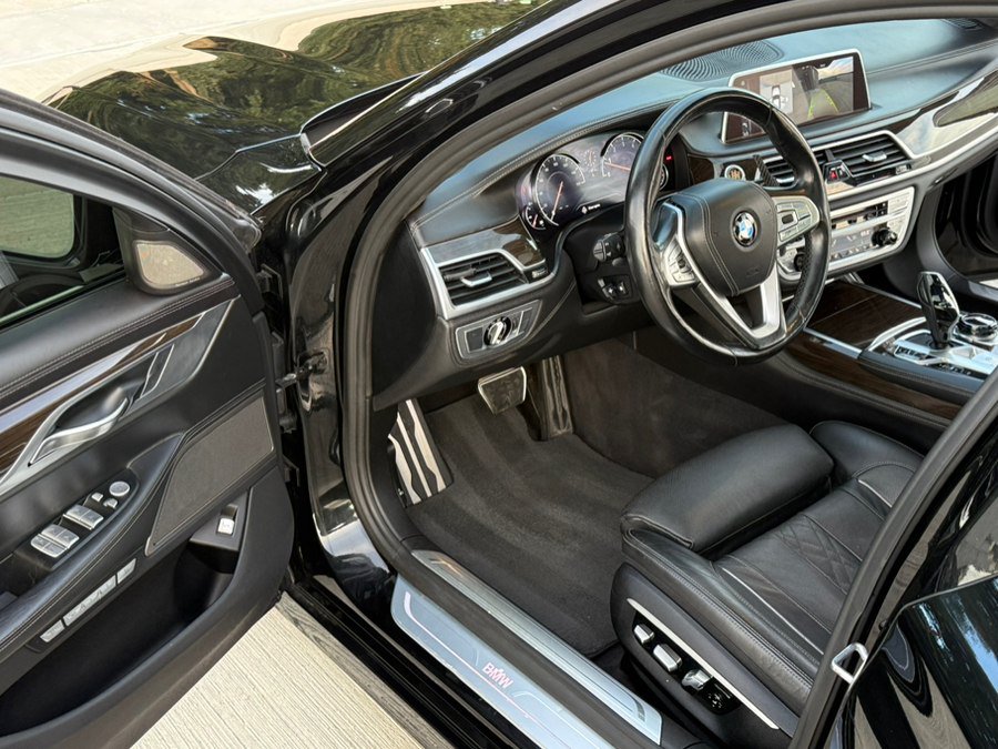Used 2017 BMW 750i xDrive AWD/4WD image 11